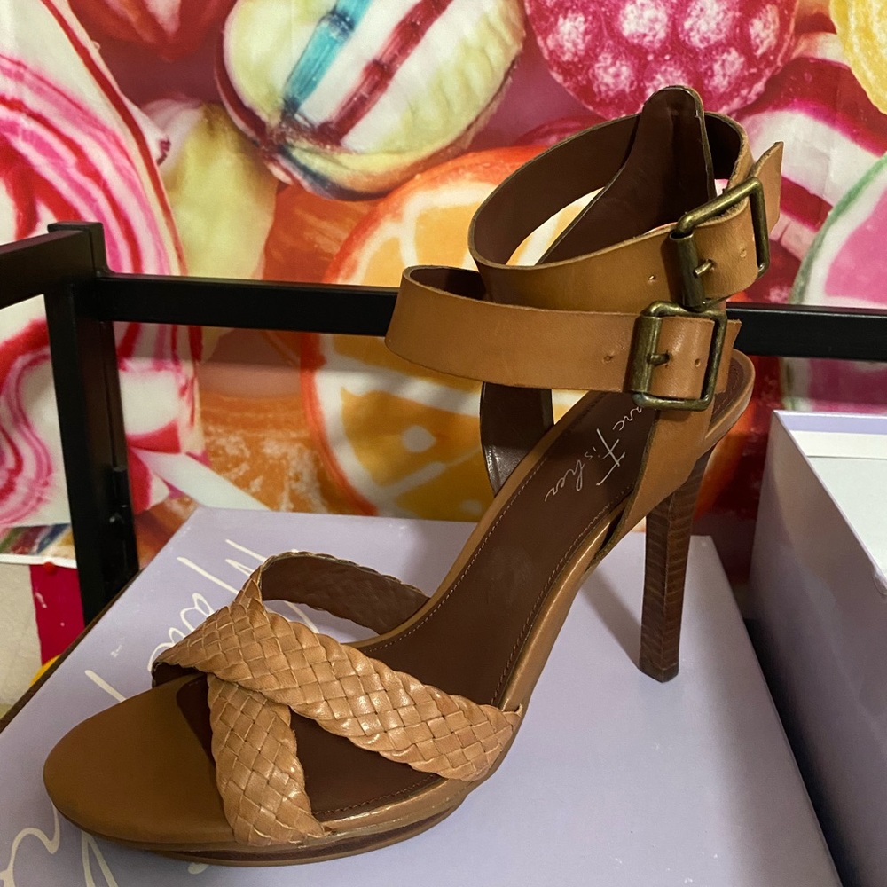 Marc Fisher Cari 9.5 med width strappy high heeled sandals. Medium Brown Leather